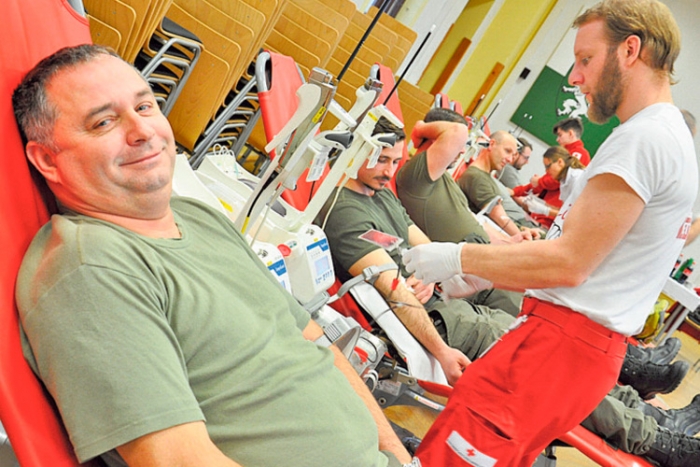 Spendete bereits 36 Liter Blut: Alfred Klöckl  leistet wichtigen Beitrag bei Blutspendeaktion. 