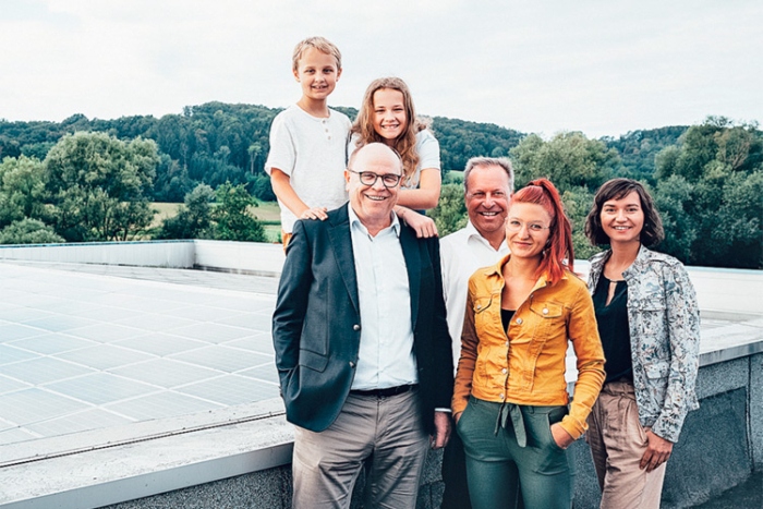 Die nächste Generation dankt schon jetzt der heutigen Generation - Dank den Energieingenieuren Dr. Ludwig Ems &amp; DI Werner Erhart.