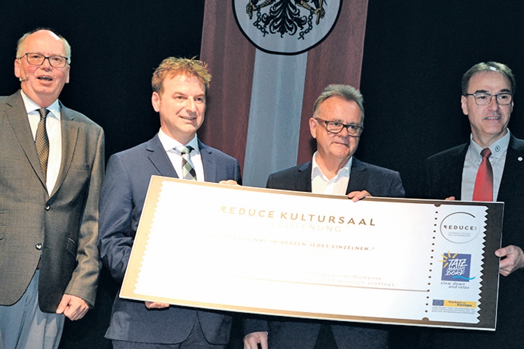 LH Hans Niessl mit Bgm. Gert Polster, Vorstandsdirektor Leonhard Schneemann und Kurdirektor Dietmar Lindau. 