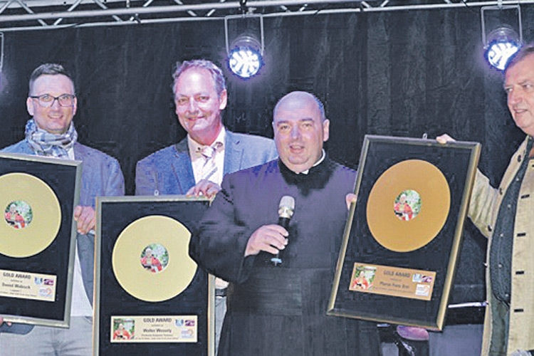 Es war dies der 7. Gold-Award für den singenden Pfarrer Franz Brei.
