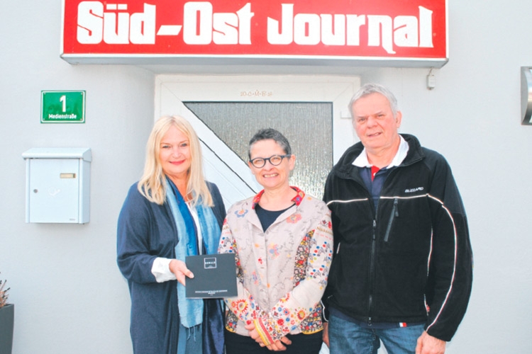 SOJ-GF Ulrike Krois mit Gewinnerin Heidi Hagenauer und Gatten.