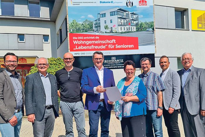 Dr. Alfred Kollar und Pfarrerin Sieglinde Pfänder präsentieren das vielversprechende Projekt am alten OSG-Standort in Oberwart.