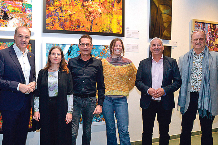 LR Schneemann, Vbgm. Leitgeb und Alfred Masal (OHO) mit KünstlerInnen bei der Vernissage im Offenen Haus Oberwart.