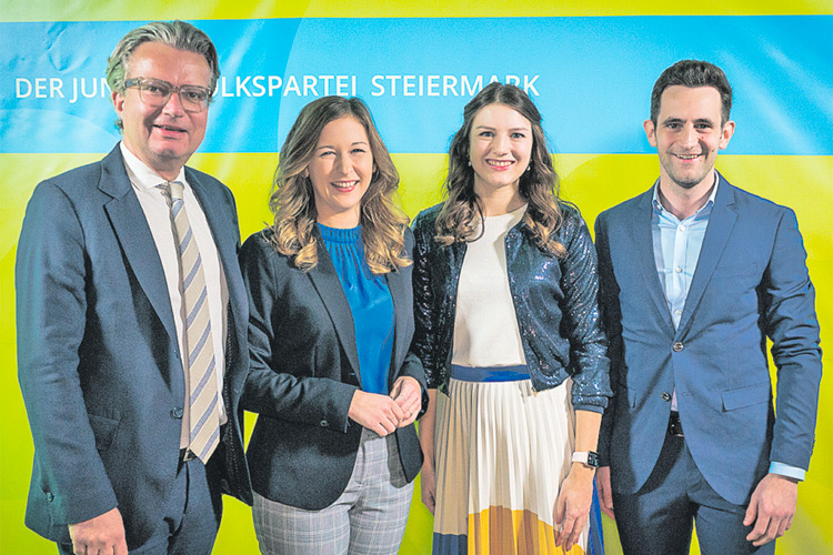 Am Landestag der JVP im November 2022 mit LH, StS Claudia Plakolm (JVP Bundesobfrau) und LAbg Lukas Schnitzer (ehemaliger JVP Landesobmann). 