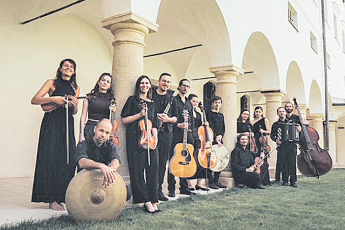 Das Styrian Klezmore Orchestra spielt das Eröffnungskonzert.