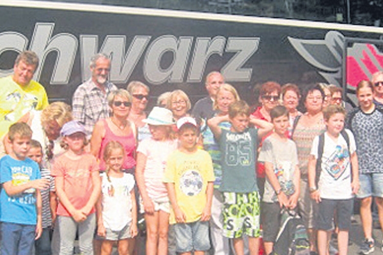 Ein gelungener Ausflug auf den Grazer Hausberg mit 66 Erwachsenen und 33 Kindern.