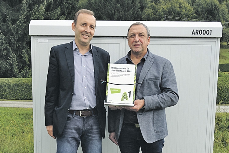 (v.l.:) Markus Halb (A1 Projektleiter im Burgenland) sowie Bürgermeister Helmut Sampt betonen die Vorteile des A1 Breitbandausbaues. 