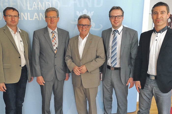 v.l.: OFK Reinhard Sampt, Bgm. Helmut Sampt, LH Hans Niessl, SPÖ-GV Reinhard Mund und GR Otmar Schwarzl.