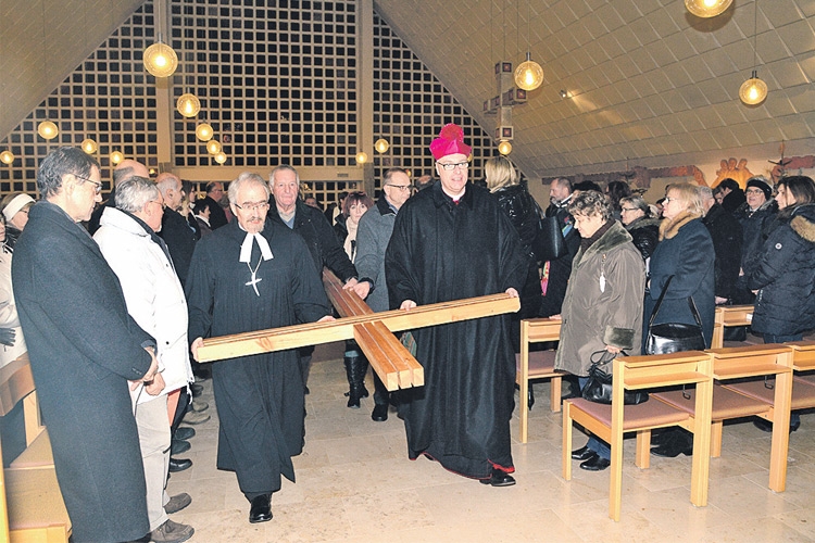 Superintendent Manfred Koch und Bischof Ägidius Zsifkovics wollen den Graben zwischen evangelischen und katholischen Christen schließen.