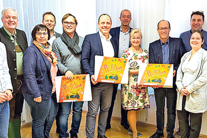 Mitglieder der Energieregion Weiz-Gleisdorf und des Leader-Managements mit Gerwald Hierzi.