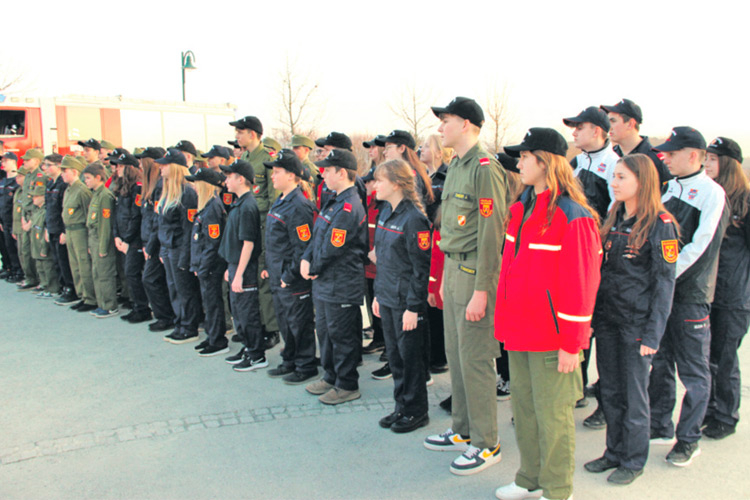 Die 88 Teilnehmerinnen und Teilnehmer der Feuerwehr­jugend meisterten die Herausforderung mit Bravour. 