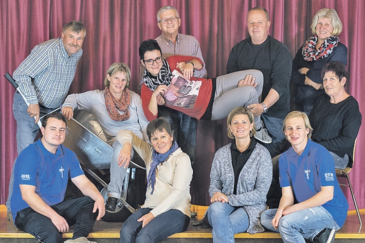 Die Laienspielgruppe des Theaters Kleinsteinbach.