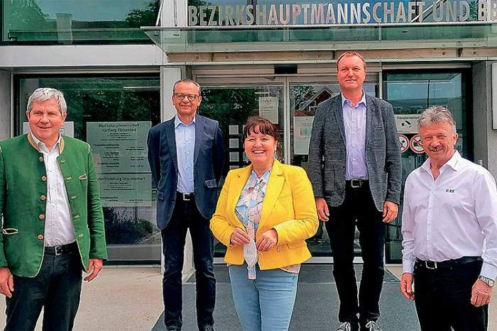 Landtagspräsidentin Manuela Khom und LAbg. Hubert Lang mit BH Max Wiesenhofer, Harald Maierhofer und Peter Rechberger.