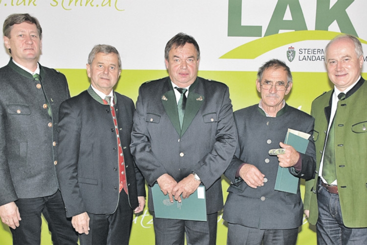 Die beiden dienstältesten Jubilare, Franz Brodtrager (2.v.r.) sowie Herbert Absenger (3.v.r.) mit den LAK Vorsitzenden. 
