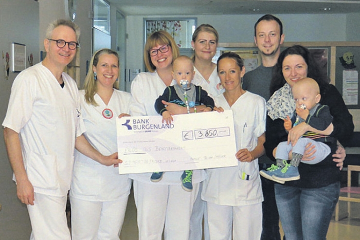 Die stolze Summe von 3.850 Euro kommt der Ab­teilung für Früh- &amp; Neugeborene zu Gute.