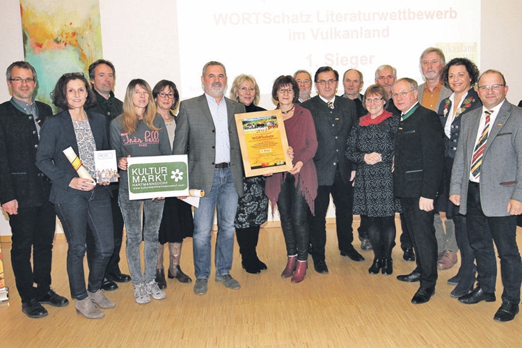 Großer „Bahnhof“ in Markt Hartmannsdorf bei der Überreichung der Urkunde für den „WORTSchatz - Literaturwettbewerb im Vulkanland“.