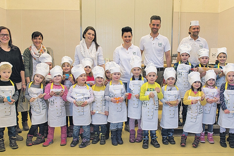 Die Kinder und ihre Betreuerinnen verbrachten einen Vormittag bei der Mühlenbäckerei Wachmann in Hirnsdorf.