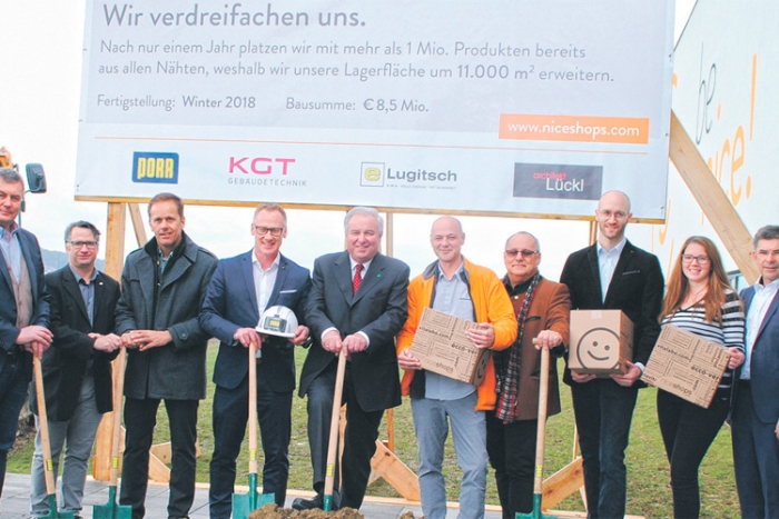 Auch LH Schützenhöfer gratulierte den GF Roland Fink, Christoph Schreiner und Barbara Unterkofler und nahm persönlich am Spatenstich, zusammen mit den Vertretern der ausführenden Unternehmen, teil.