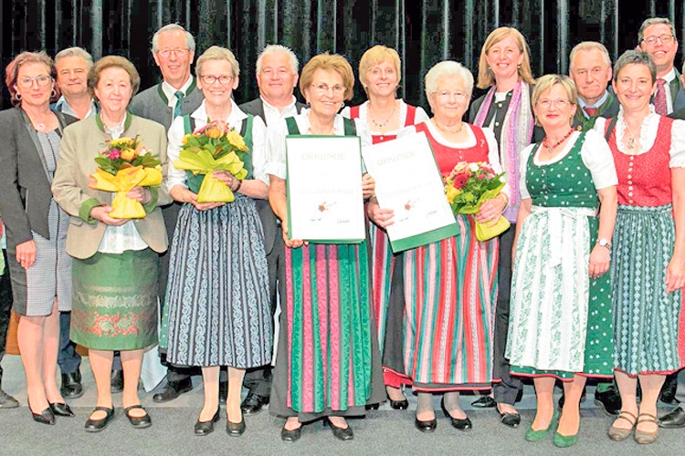 Die ausgezeichneten Wirtinnen aus dem Bezirk Hartberg-Fürstenfeld beim Festakt.