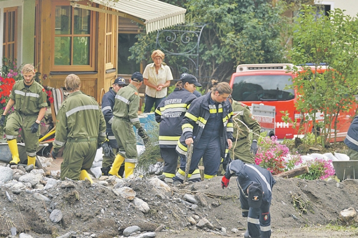 Gefragt war „Manpower“ bei den Aufräum- und Instandsetzungsarbeiten im Katastrophengebiet Donnersbachwald.
