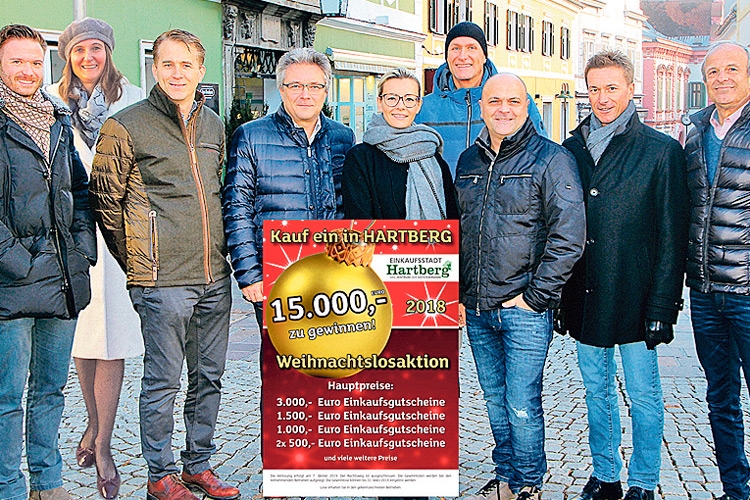 Die Vorstandsmitglieder der Einkaufsstadt Hartberg rund um Obmann Dietmar Peinsipp (3.v.r.) laden zur Weihnachtslosaktion ein. 