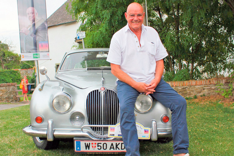 Wolfgang Böck ist ein leidenschaftlicher Oldtimer-Fan. Seit Oktober 2003 leitet er als Intendant die Schloss-Spiele Kobersdorf, die heuer ihr 50. Jubiläum feiern.