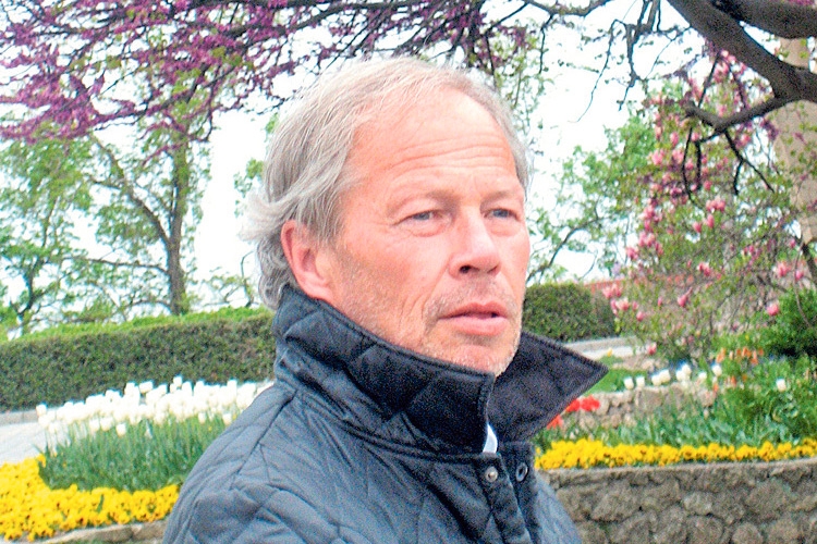Der bekannte österreichische Journalist Prof. Ing. Hans Meister veröffentlichte sein Buch „Oberrettenbach 33”.