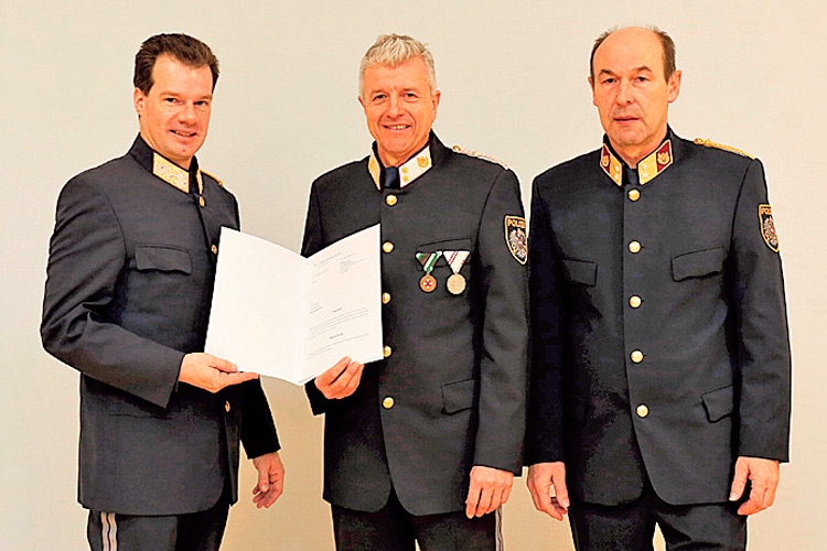 HR Mag. Gerald Ortner, MA, Chefinspektor Josef Neuhold, Oberstleutnant Johann Fellner (Bezirkspolizeikommandant von Weiz).