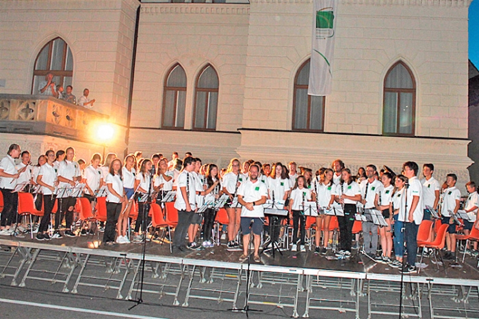 Standing Ovations für die 120 Jungmusiker beim Abschlusskonzert.