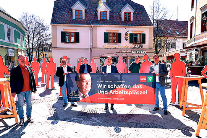 SPÖ-Regionalvorsitzender LAbg. Dr. Wolfgang Dolesch und führende ­Parteivertreter bei der Vorstellung der Kampagne in Weiz.