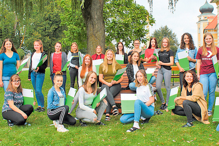 21 Schülerinnen der FS Vorau konnten mit Stolz ihre Diplome abholen. 