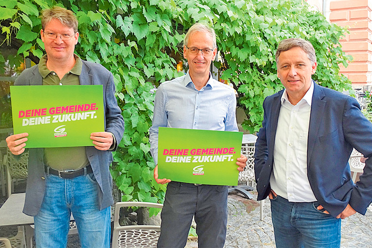 (v.r.:) LAbg. Lambert Schönleitner mit StR Mag. Christoph Wallner und Georg Kury. 