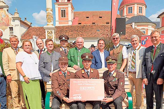 Auch LH Schützenhöfer war beim Hirschbirnfest in Pöllau und gratulierte der Wehr zur Auszeichnung.