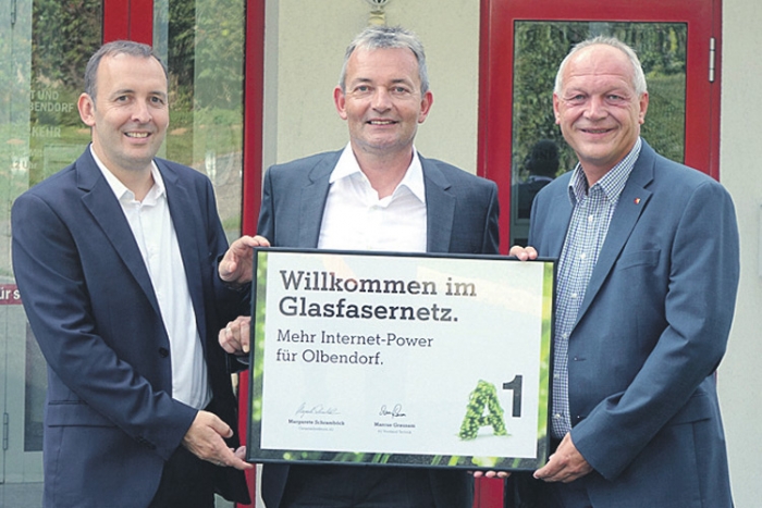 Von links: Markus Halb (A1 strategische Projekte), Marcus Grausam (A1 Technikvorstand) und Bürgermeister Wolfgang Sodl.