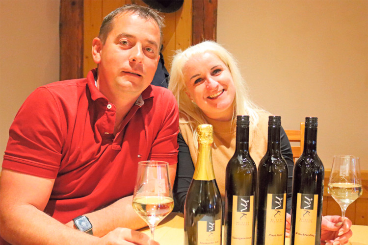 Markus &amp; Eveline Krachler, das dynamische Wein-Buschenschank-Ehepaar mit Qualität&amp;Charme auf Erfolgslinie.