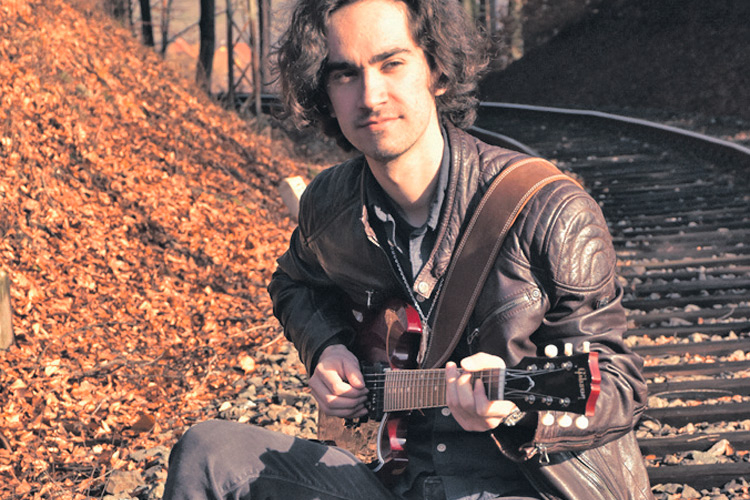 Florian Trummer (Cradle Collective) spielt zusammen mit Singer-Songwriterin Joey May.