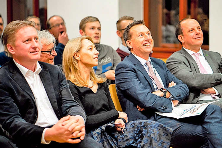 Die ÖVP Gleisdorf beim Stadtparteitag mit Bezirksparteiobmann LAbg. Andreas Kinsky (2.v.r.) und Bürgermeister Christoph Stark (r.).