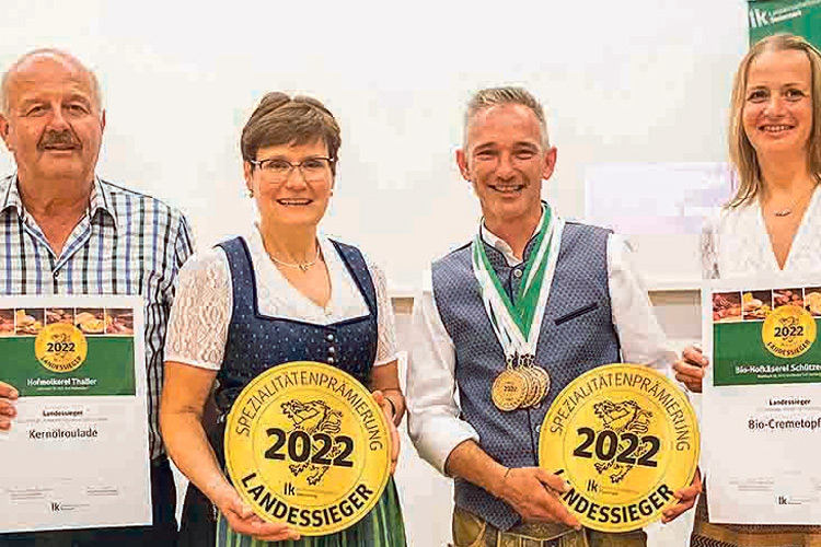 Die strahlenden Landessieger: Alois &amp; Elisabeth Thaller sowie Markus &amp; Sylvia Schützenhöfer.