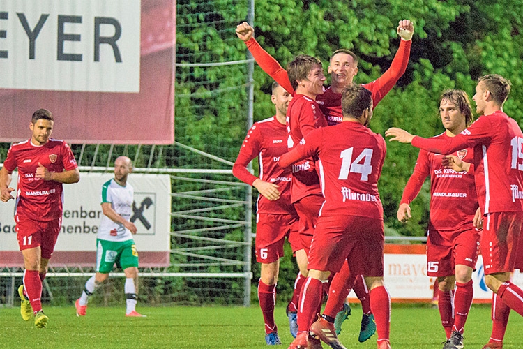 Der Jubel unter den Spielern des TUS Bad Gleichenberg ist groß. Die Mannschaft wurde mit 70 Treffern Dritter in der Regionalliga Mitte. 
