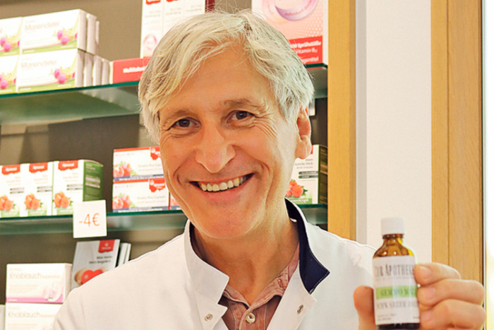 Mit vielen pflanzlichen Wirkstoffen hilft der Bad Gleichenberger Cur-Apothekter Dr. Josef Zarfl die Menschen über die herbstliche Erkältungszeit hinweg. 