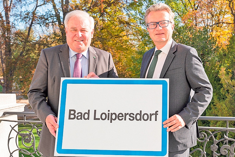 LH Hermann Schützenhöfer und LR Christopher Drexler freuen sich über den neuen steirischen Bäderkurort „Bad Loipersdorf&quot;.