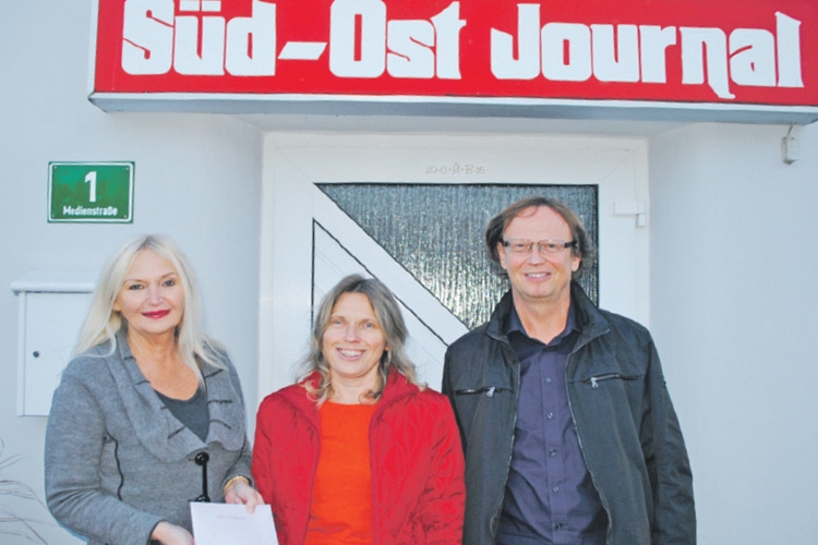 SOJ-GF Ulrike Krois (l.) mit Evelyn und Gerhard Haubenhofer.