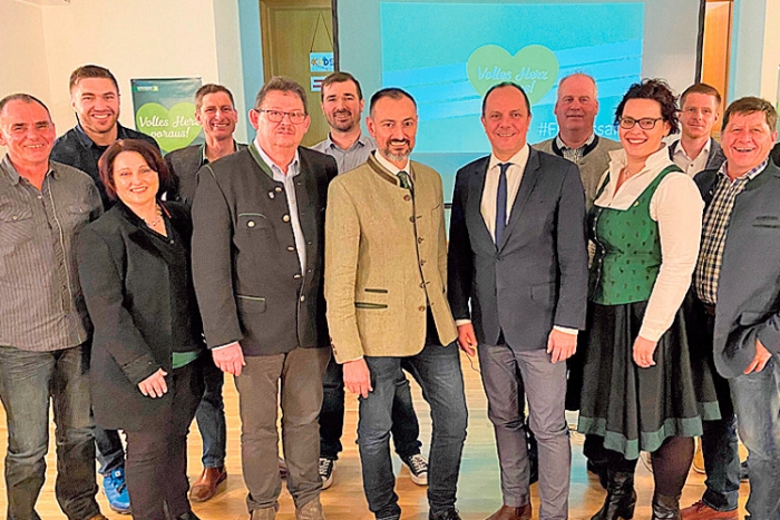 Bürgermeisterkandidat Werner Berghofer und NRAbg. Christoph Stark mit dem Passailer ÖVP-Team für die kommende Gemeinderatswahl.