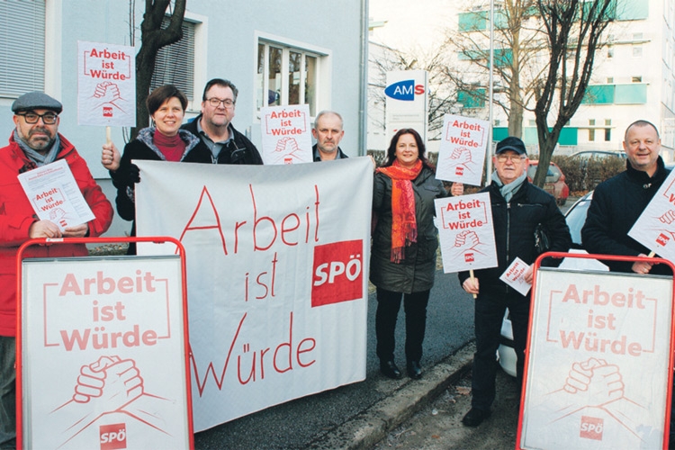 Auch vor dem AMS in Weiz fand eine Kundgebung der SPÖ statt.