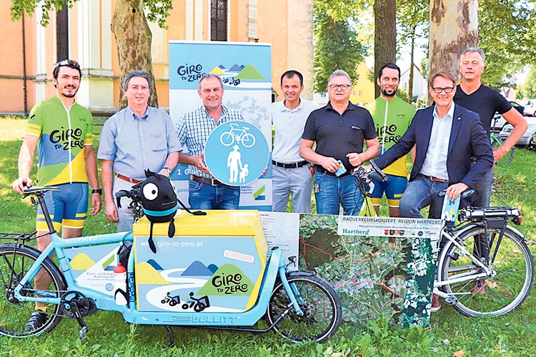 Die Bürgermeister der 4 Gemeinden der Energie-Modellregion Hartberg mit GF Anton Schuller. 