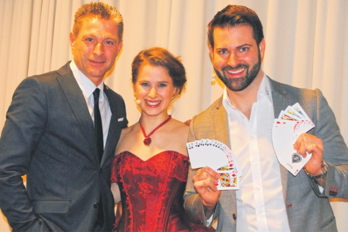 Direktor Günther Zimmel mit den beiden Stars des Abends, Anja Wendzel und Christoph Kulmer.