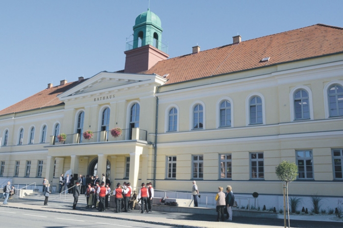 Im Rahmen eines Festaktes wurde das umgebaute und neu sanierte Rathaus offiziell eröffnet. 