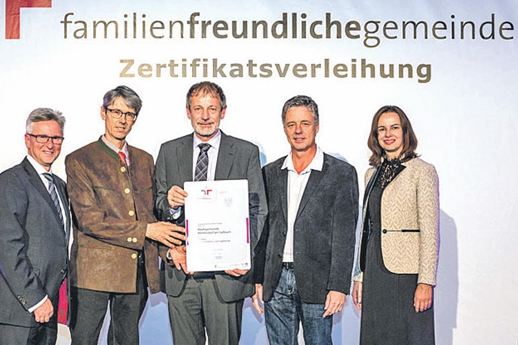 Dr. Weiss (Gemeindebund), Vize-Bgm. Josef Schweigler, Bgm. Johann Schweigler, AL Herbert Kaufmann, BM MMag. Dr. Sophie Karmasin.