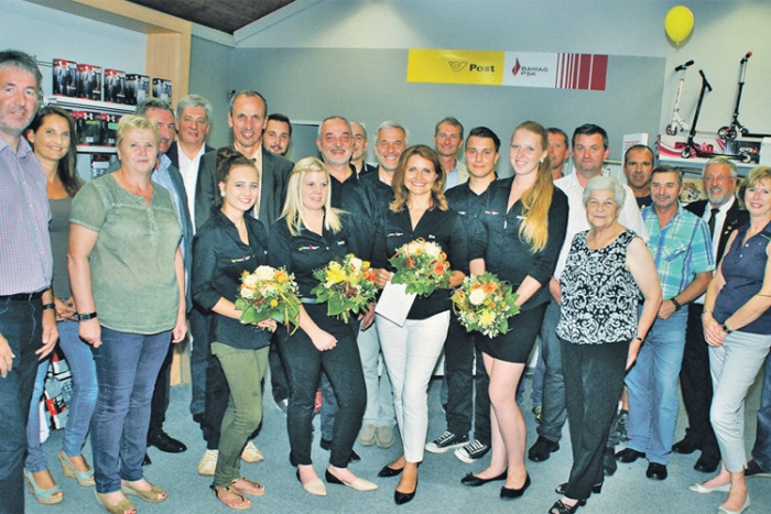 Die Gäste bei der Eröffnung der Postpartner-Filiale in Pischelsdorf.