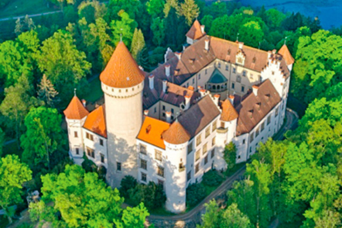 Schloss Konopiště liegt südöstlich von Prag.